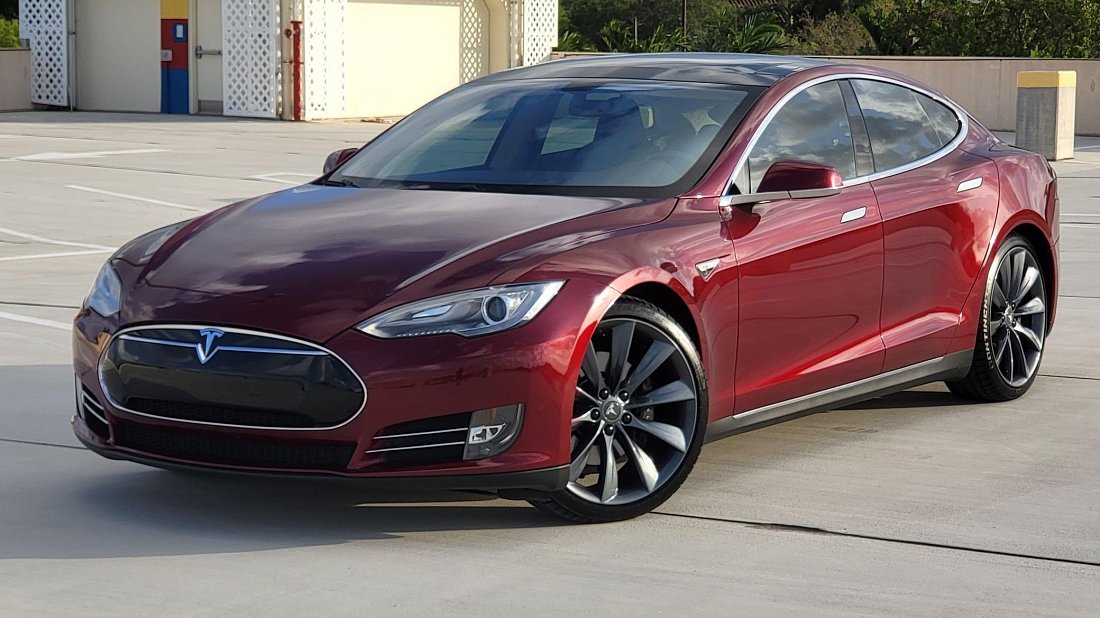 Photo of Tesla Model S 90D (2015) (1 slide)