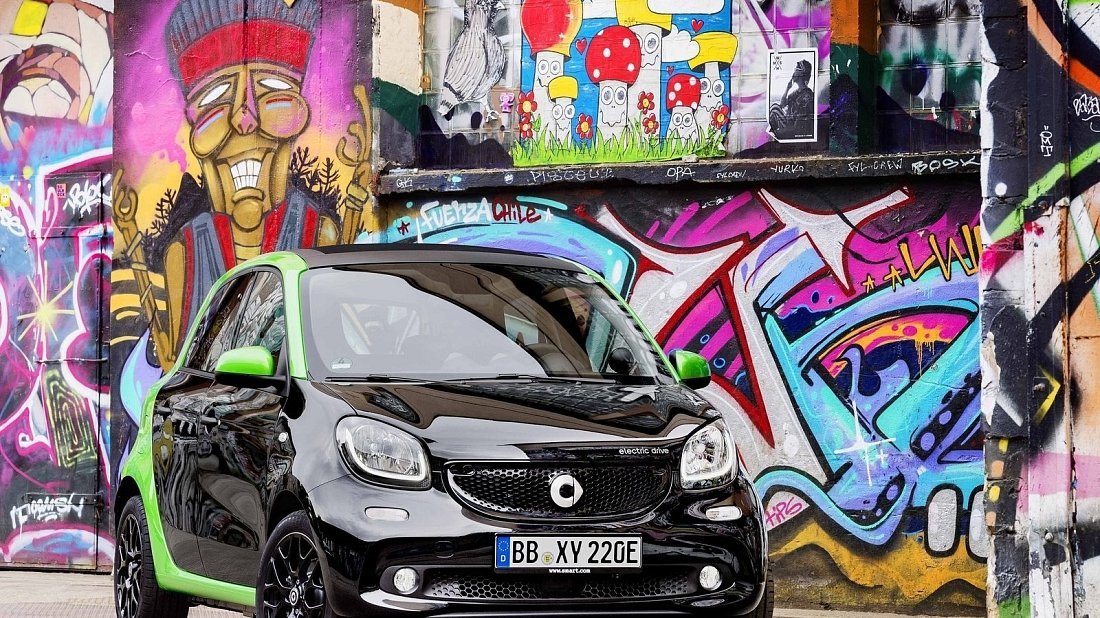 Smart EQ forfour (2017-2019) вид спереди, спереди сбоку, по диагонали, экстерьер