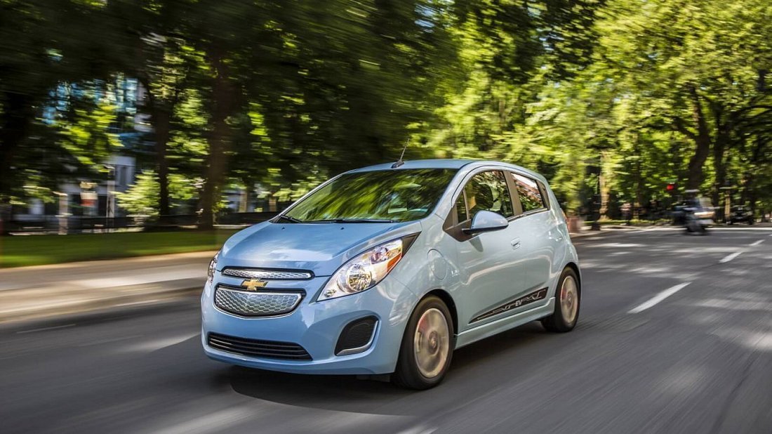 Chevrolet Spark EV 21 kWh (2013-2014) вид спереди, спереди сбоку, по диагонали, экстерьер