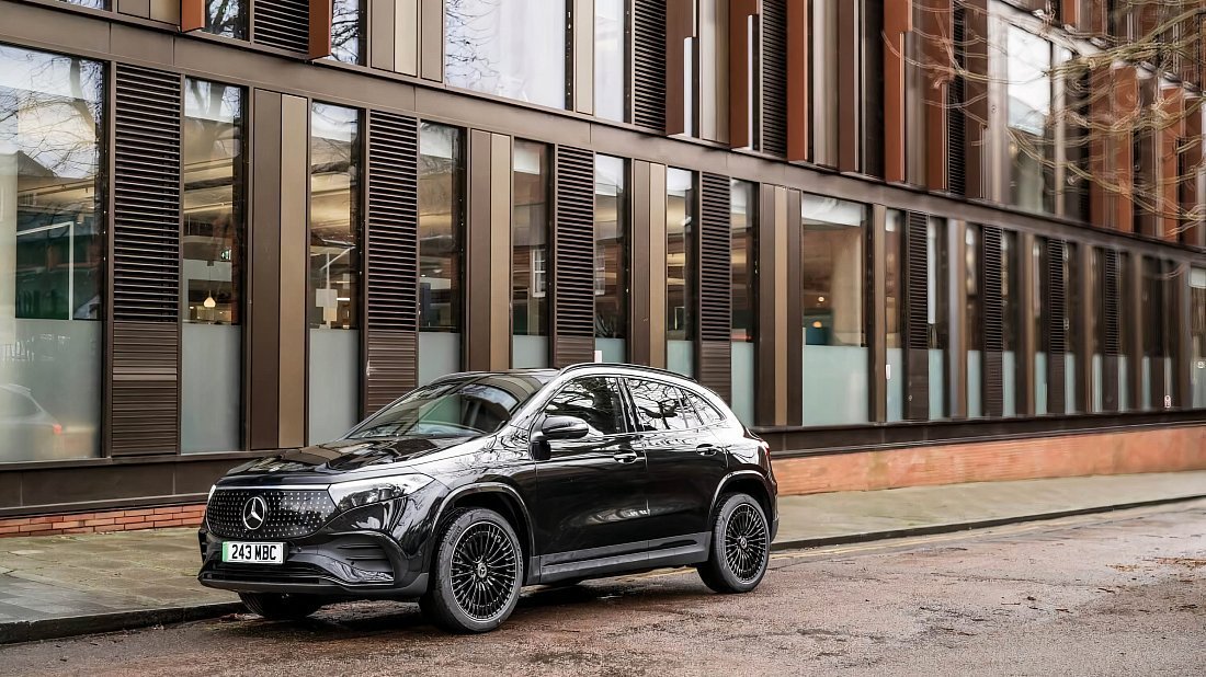 Mercedes EQA 250 (2023-…) вид спереди, спереди сбоку, по диагонали, экстерьер