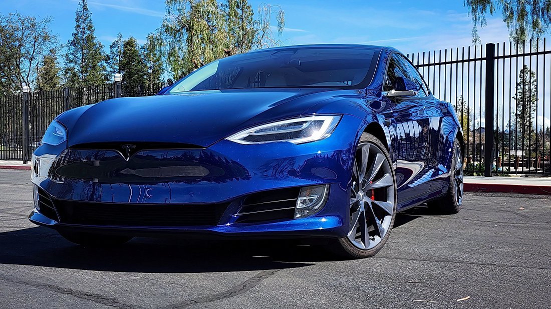 Photo of Tesla Model S Performance (2020-2021) (1 slide)