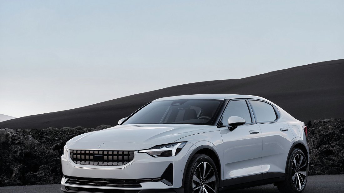 Polestar 2 Standard Range Single Motor (2022-2023) вид спереди, спереди сбоку, по диагонали, экстерьер