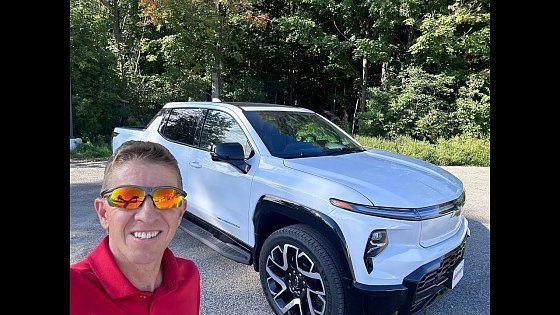 Video: 2024 Chevrolet Silverado EV RST - 440 Mile Range - Summit White