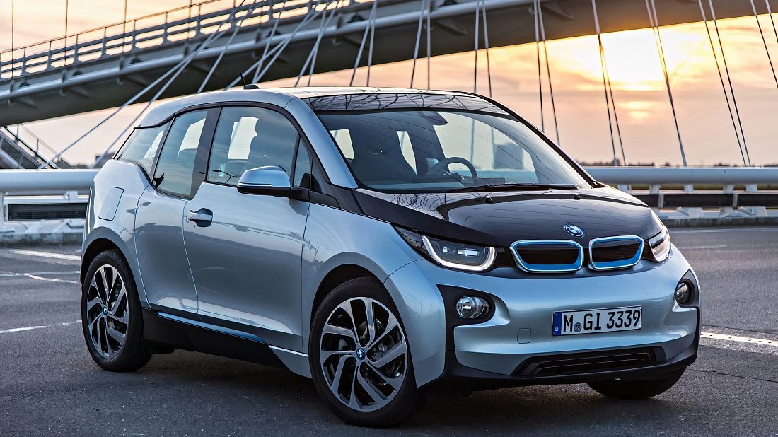 BMW i3 BEV 60 Ah (2013-2017) вид спереди, спереди сбоку, по диагонали, экстерьер