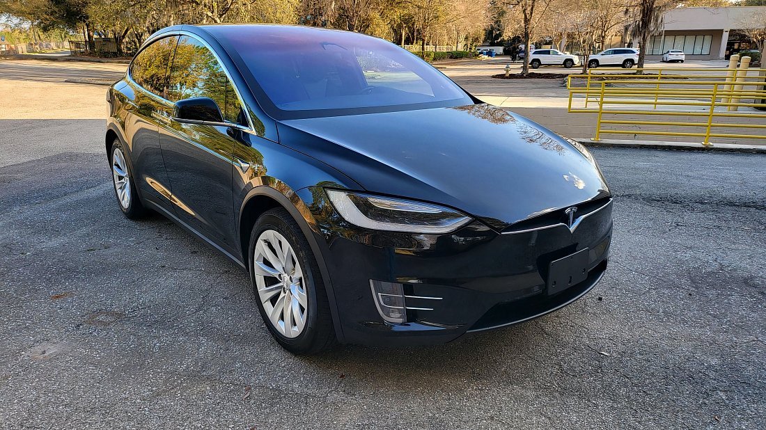 Photo of Tesla Model X 90D (2016-2017) (1 slide)