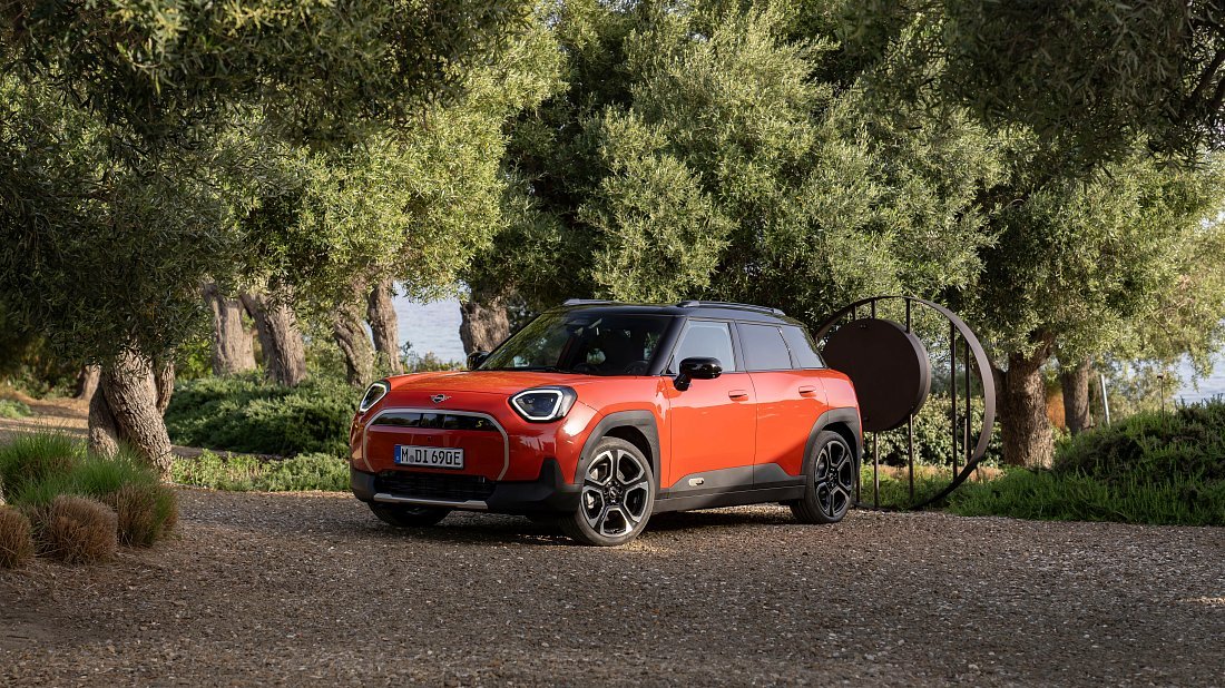 Mini Aceman E (2024-…) вид спереди, спереди сбоку, по диагонали, экстерьер