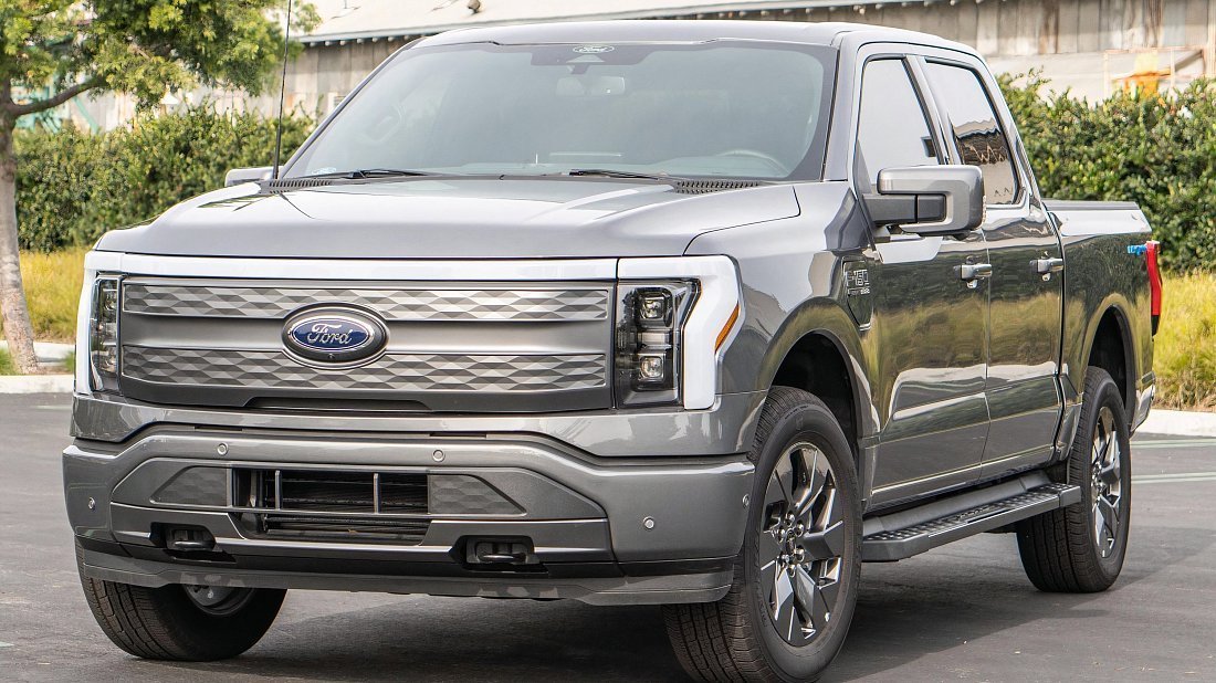 Ford F-150 Lightning Extended Range (2022-…) вид спереди, спереди сбоку, по диагонали, экстерьер