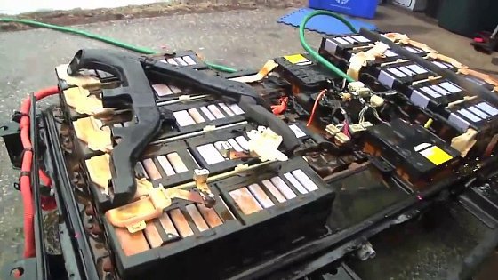 Video: Mitsubishi i-MiEV: Cracking open the battery
