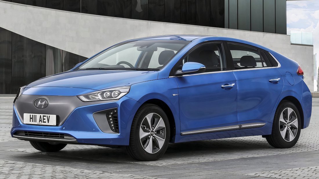 Hyundai Ioniq Electric Gen 1 (2016-2019) вид спереди, спереди сбоку, по диагонали, экстерьер