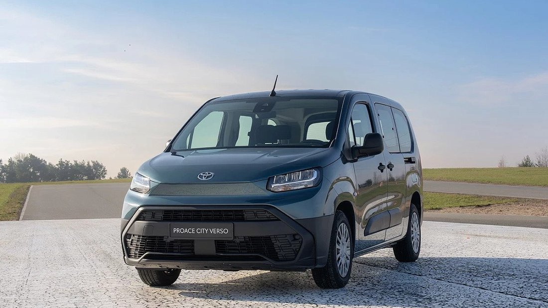 Toyota Proace City Verso Electric L2 52 kWh (2024-...) вид спереди, спереди сбоку, по диагонали, экстерьер