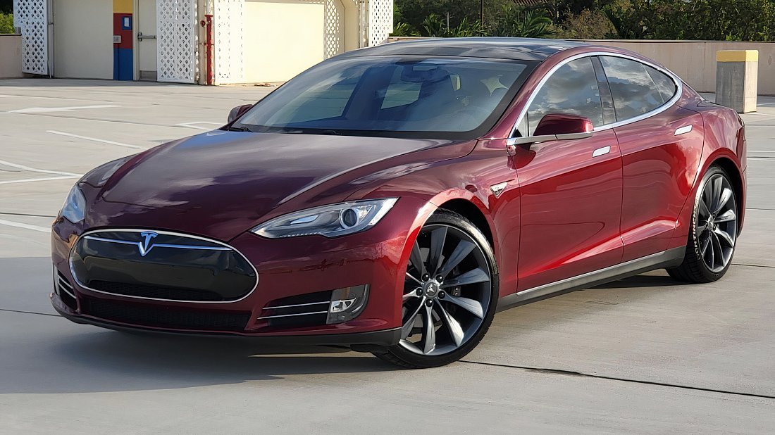 Photo of Tesla Model S 70 (2015-2016) (1 slide)