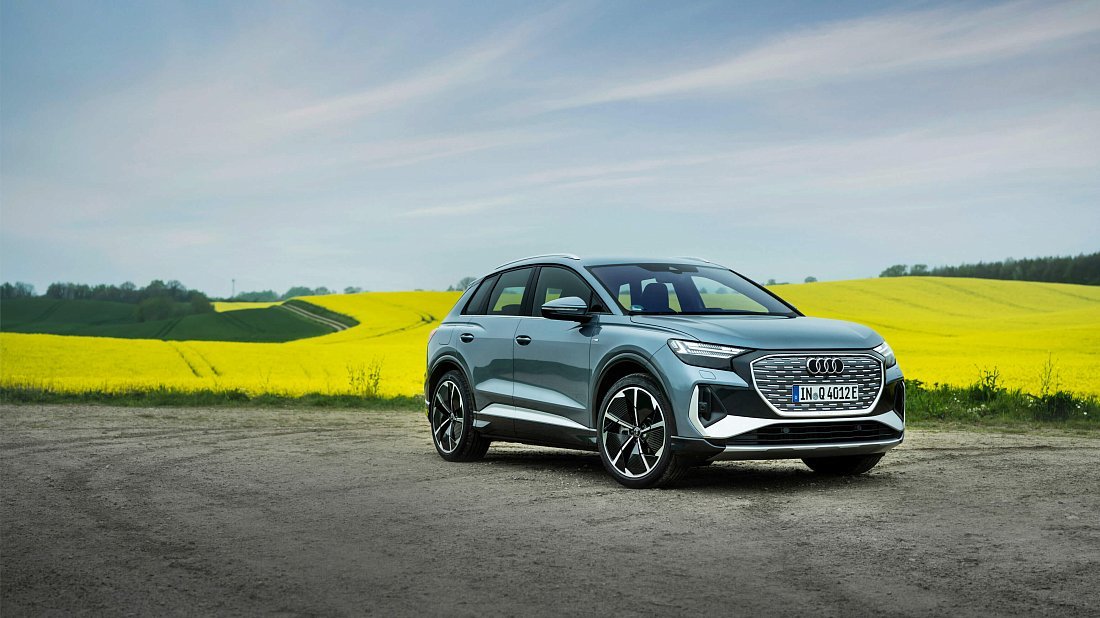 Audi Q4 e-tron 35 (2024-...) вид спереди, спереди сбоку, по диагонали, экстерьер